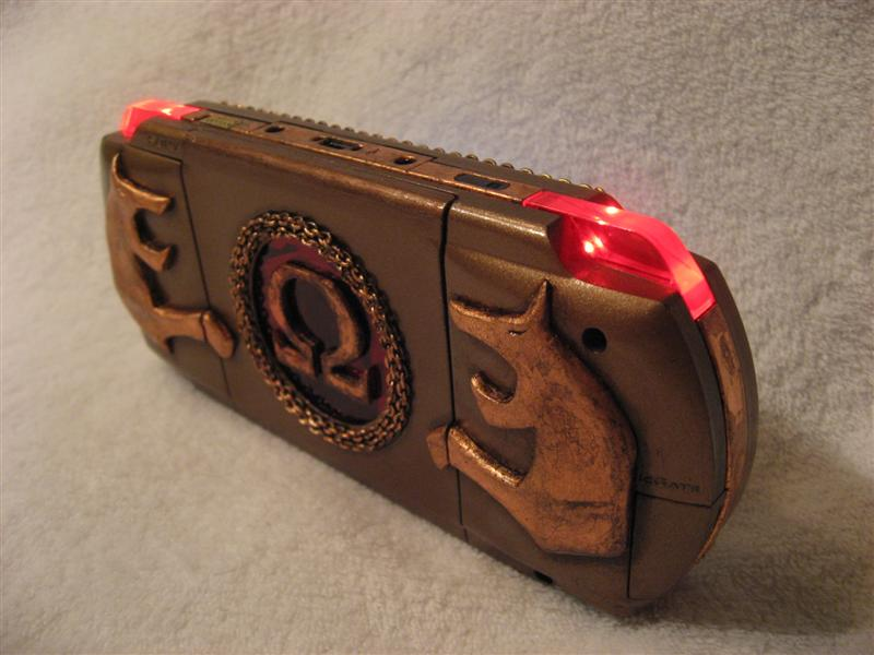 Illustration for article titled Sony PSP God of War Mod Looks Bloodthirstily Fantastic